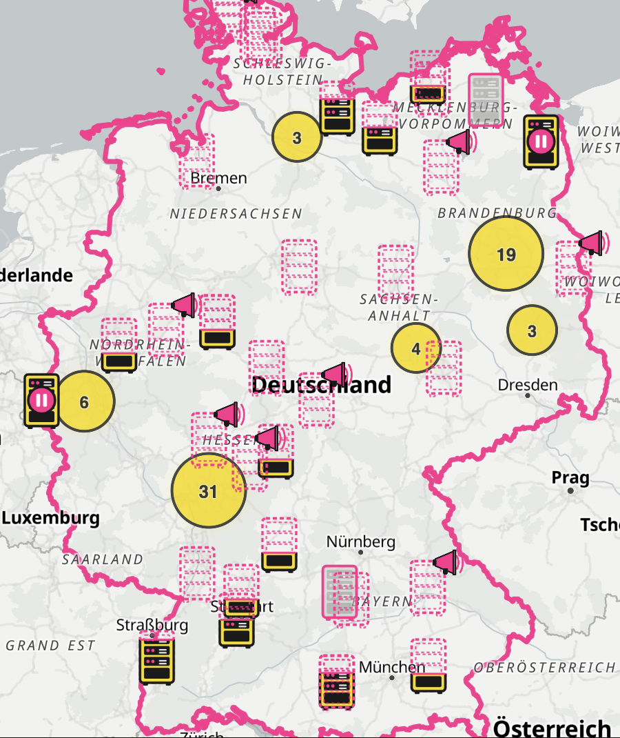 Screenshot der Karte von Heiße Luft, auf der Rechenzentren eingetragen sind. Schwerpunkte in und um Berlin (19), Frankfurt/Main und Umgebung (31), NRW (6)